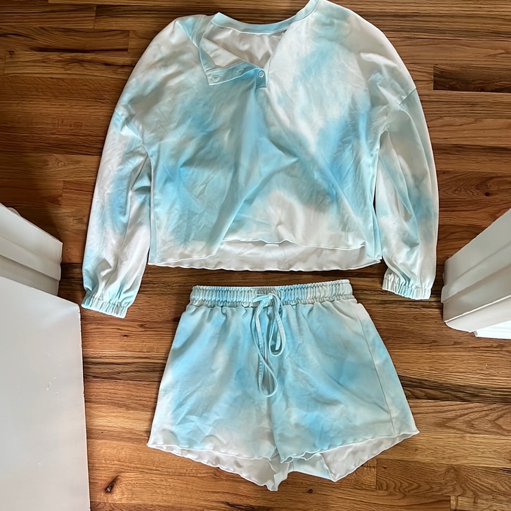 Tie dye blue shorts set!